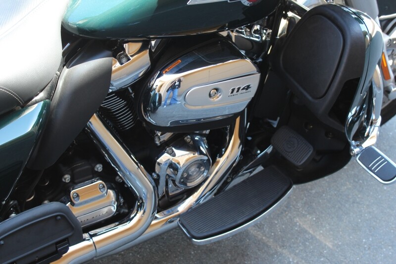 Harley-Davidson Tri Glide Ultra 2024 FLHTCUTG 84389953 ALPINE GRN/BLK W/ PIN - Photo 8