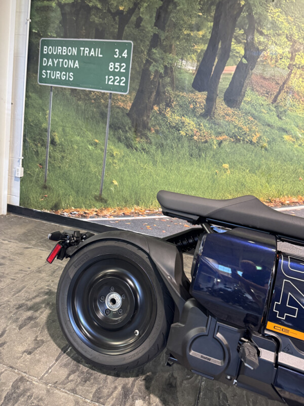 2024 BMW Motorrad CE 04 - Photo 6