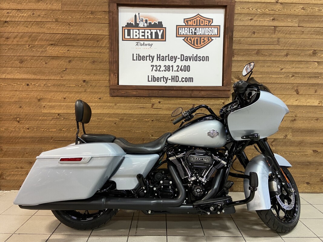2023 Harley-Davidson Road Glide Special Atlas Silver Metallic - Black Finish FLTRXS