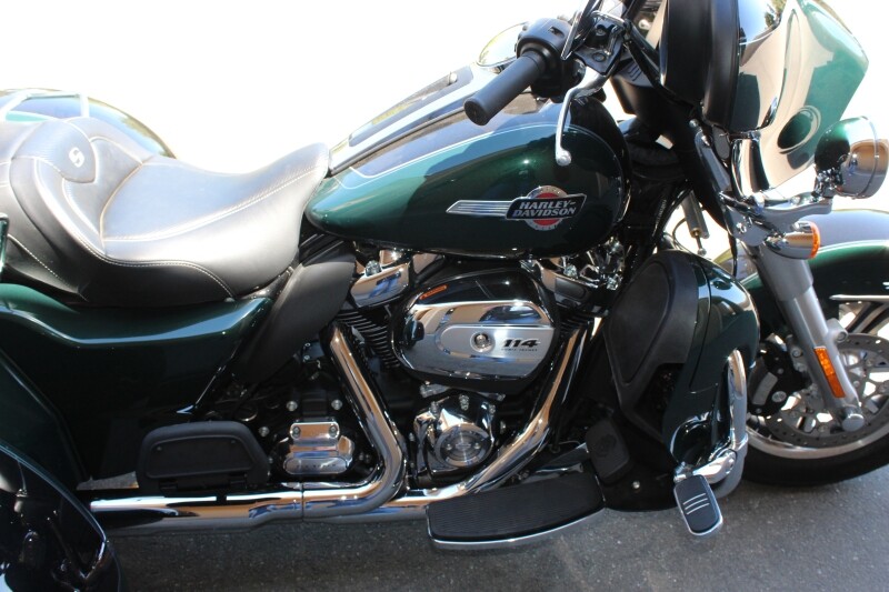 Harley-Davidson Tri Glide Ultra 2024 FLHTCUTG 84389953 ALPINE GRN/BLK W/ PIN - Photo 5