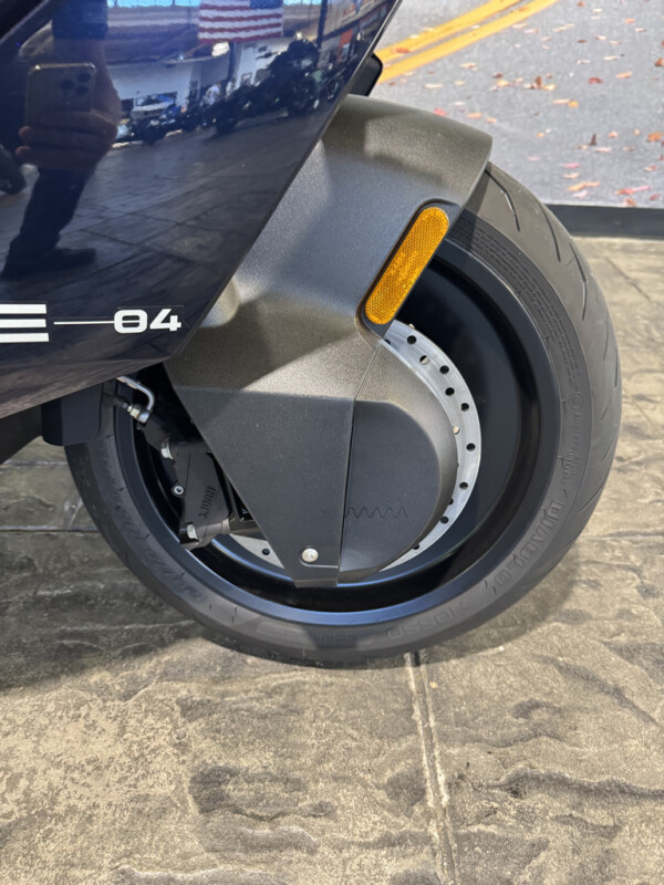 2024 BMW Motorrad CE 04 - Photo 7