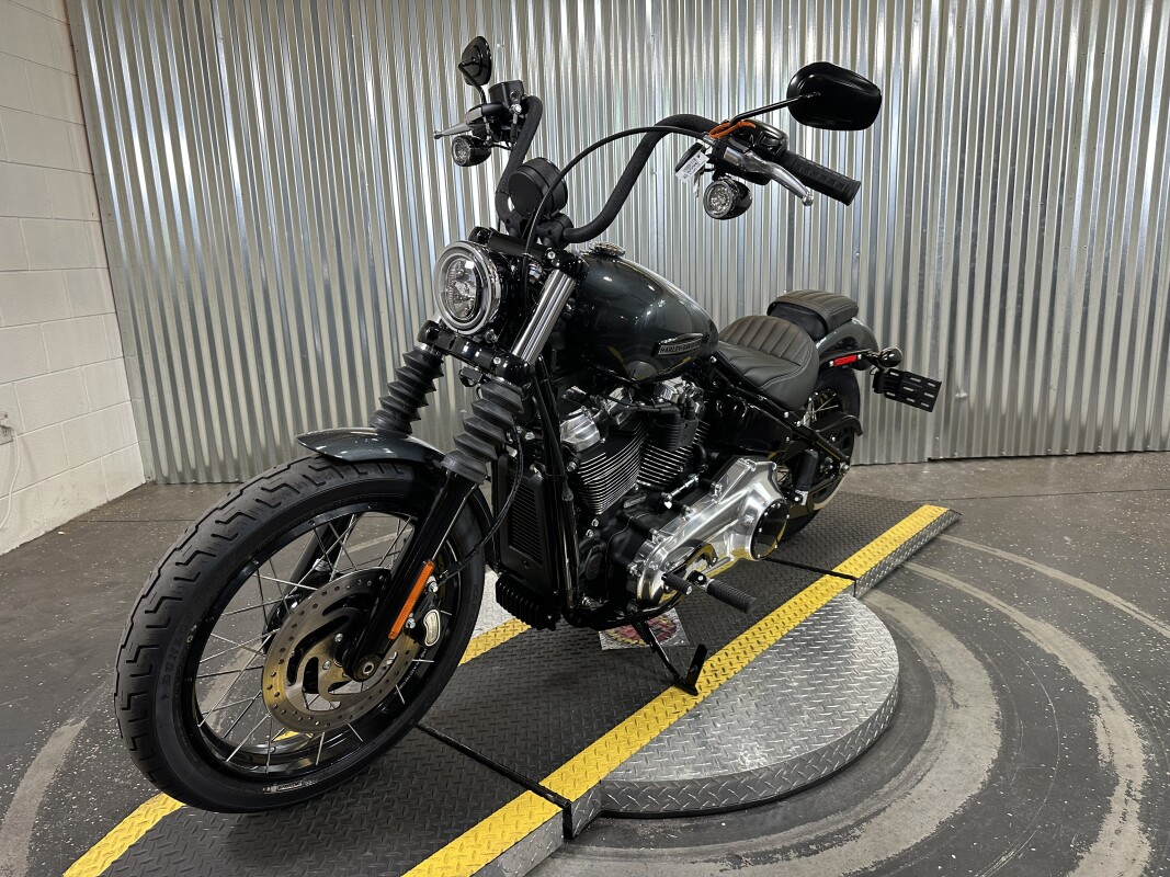2025 Harley-Davidson Street Bob Iron Horse Metallic w/Spoke Wheels - Photo 4