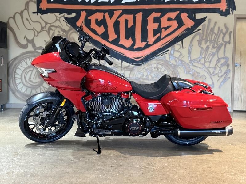 FLTRXSTSE 2025 CVO Road Glide ST - Photo 9