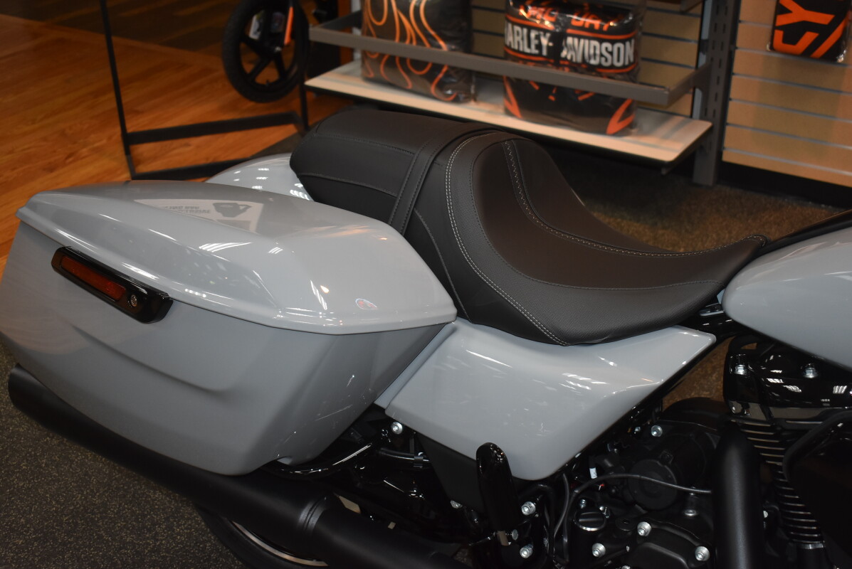 FLTRX 2025 Road Glide - Photo 7