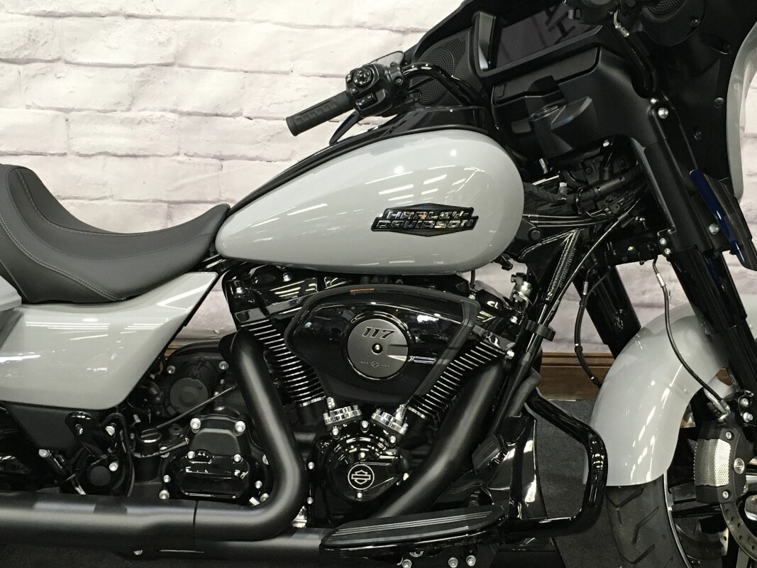 2025 Harley-Davidson Street Glide Billiard Gray - Black Finish FLHX - Photo 3