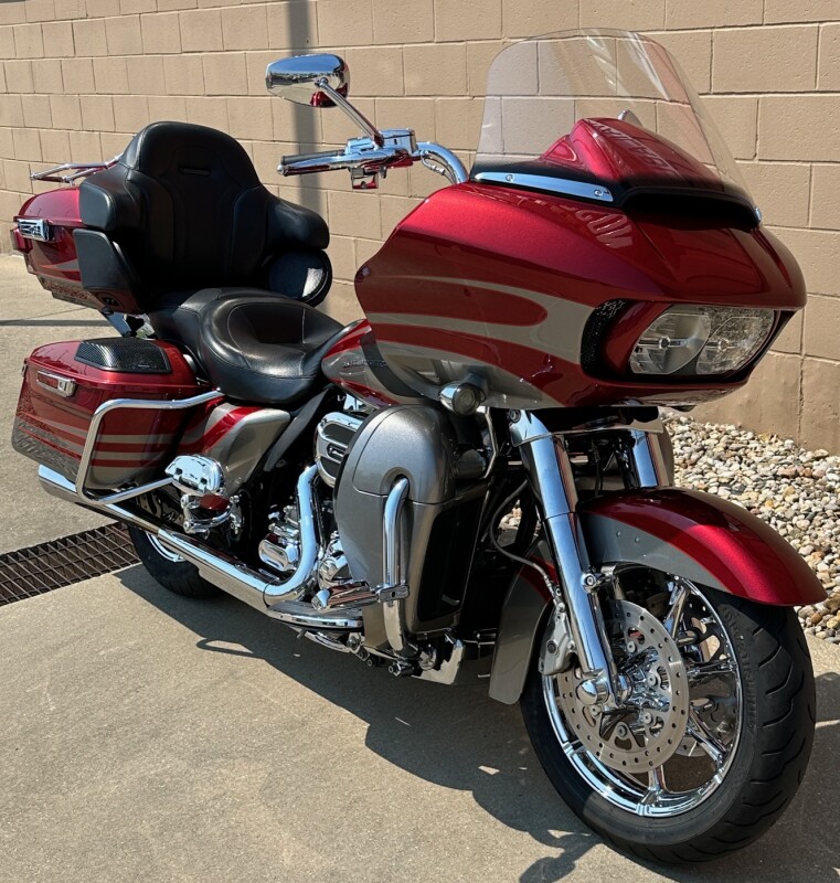 2016 Harley-Davidson CVO Road Glide Ultra Ruby Red/Palladium Silver - Photo 3