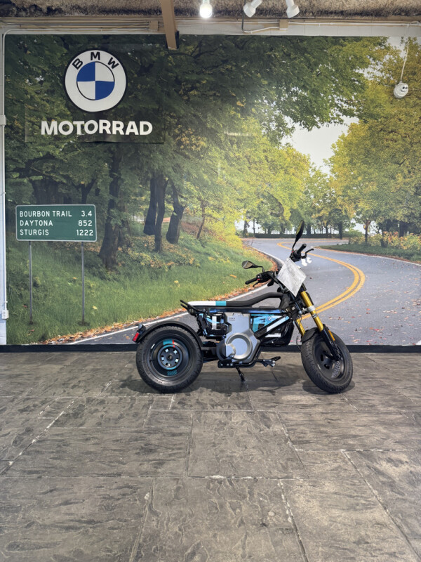 2024 BMW Motorrad CE 02