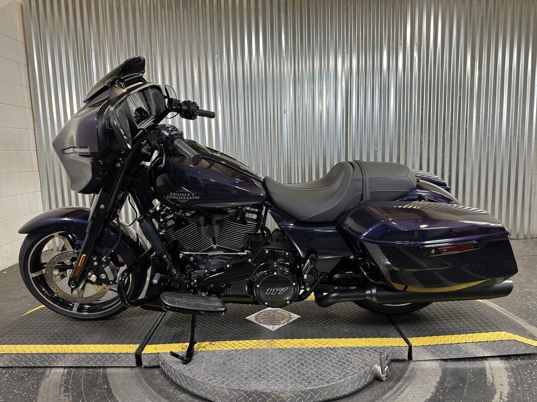 2025 Harley-Davidson Street Glide Mystic Shift - Black Finish - Photo 5