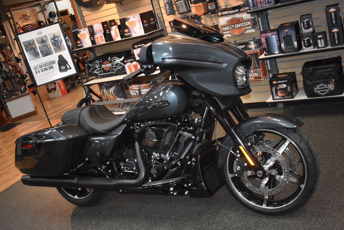 FLHX 2025 Street Glide - Photo 2