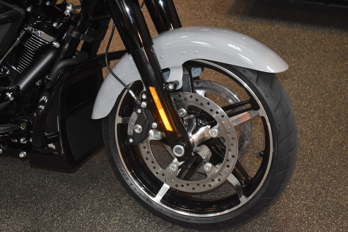 FLTRX 2025 Road Glide - Photo 8