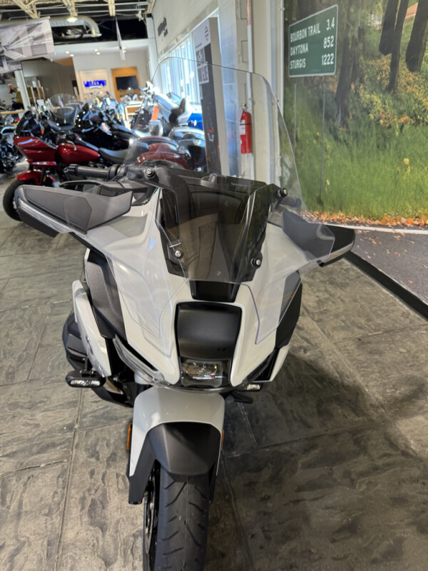 2026 R130RT - Photo 8