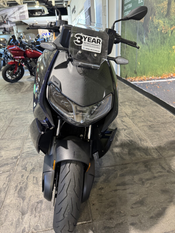 2024 BMW Motorrad CE 04 - Photo 8