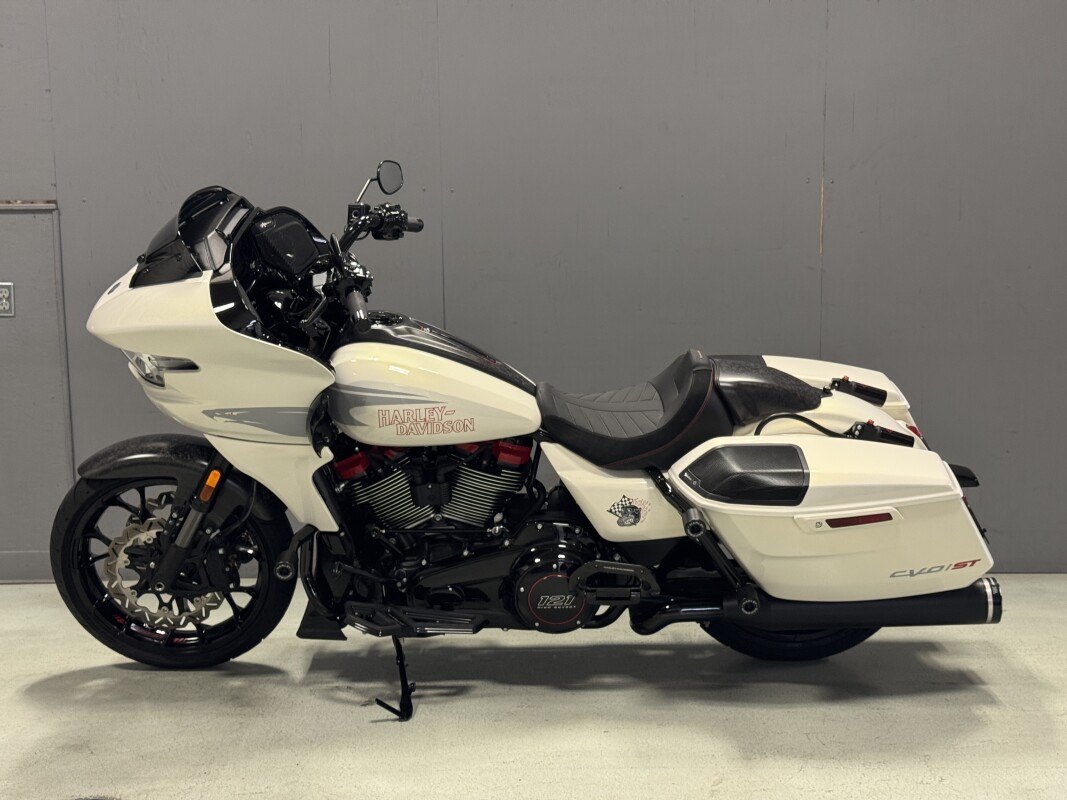 FLTRXSTSE 2024 CVO Road Glide ST - Photo 2