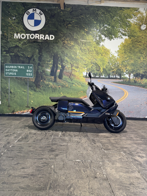 2024 BMW Motorrad CE 04