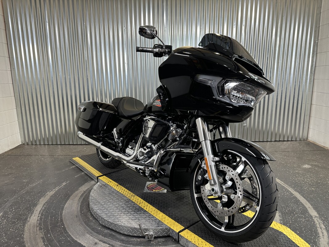 2025 Harley-Davidson Road Glide Vivid Black - Photo 2