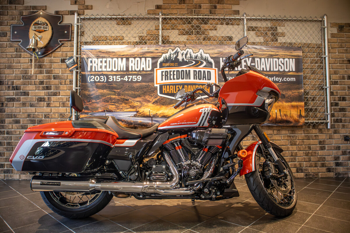 2024 CVO™ Road Glide® (FLTRXSE)