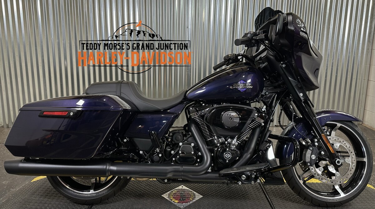 2025 Harley-Davidson Street Glide Mystic Shift - Black Finish