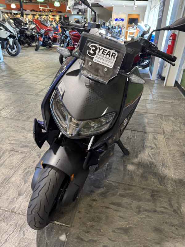 2024 BMW Motorrad CE 04 - Photo 9