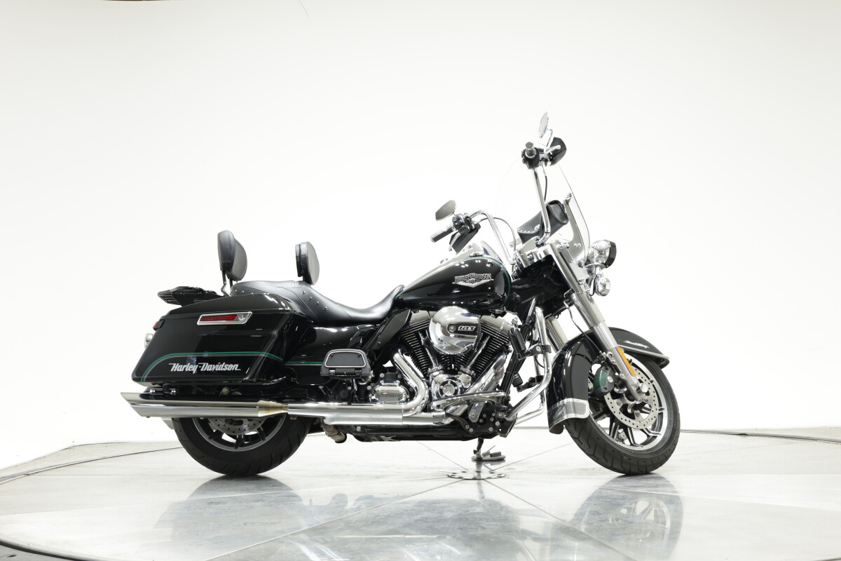 2014 HARLEY-DAVIDSON FLHR ROAD KING in Vivid Black with Pinstripe with 16,016 miles