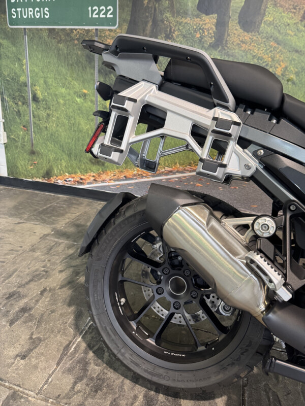 2025 BMW Motorrad R 1300 GS Adventure - Photo 8