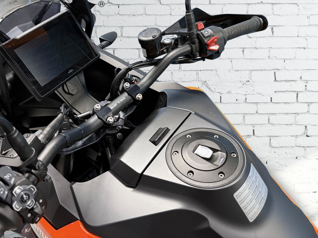 2022 KTM 1290 Super Adventure S Orange / Black - Photo 9