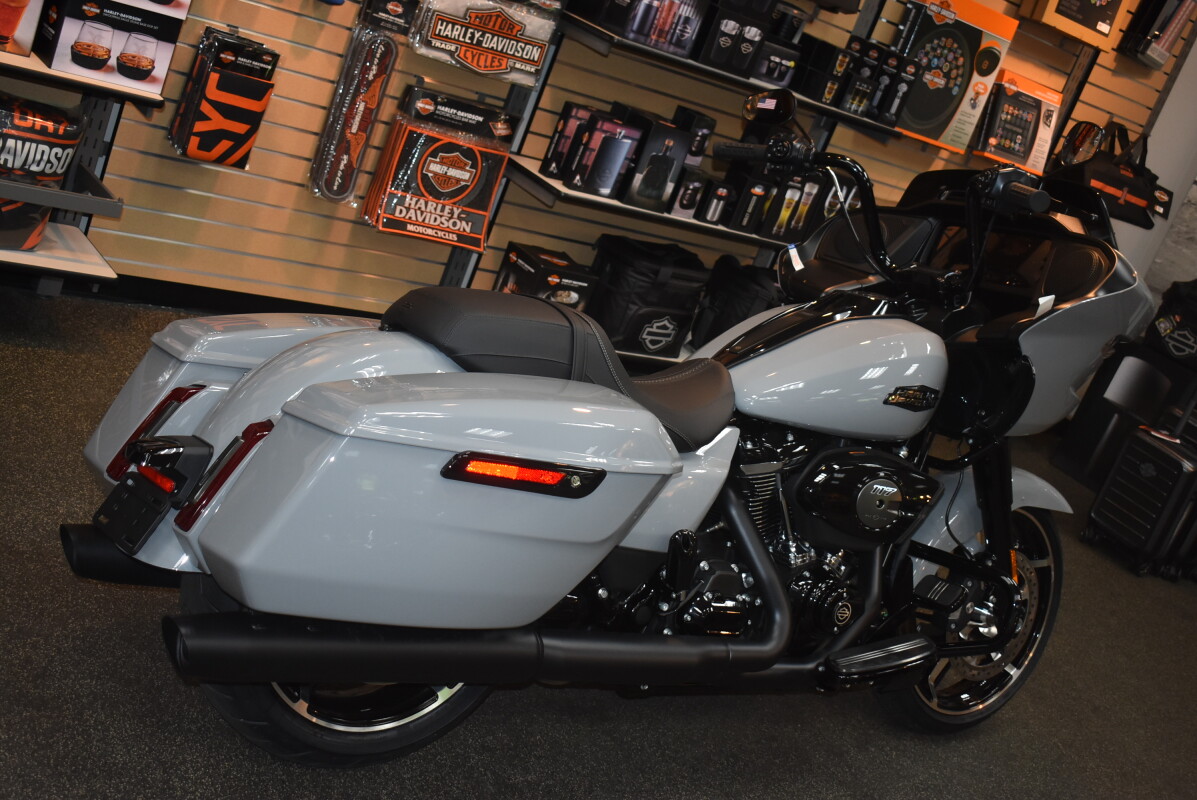 FLTRX 2025 Road Glide - Photo 3