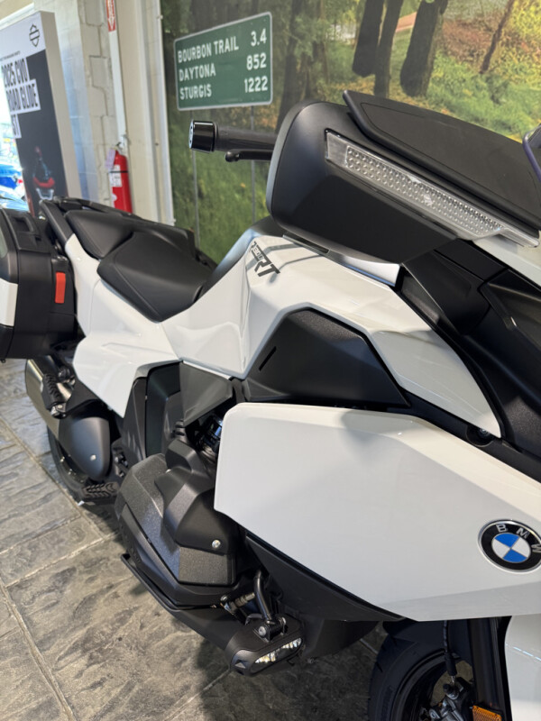 2026 R130RT - Photo 2