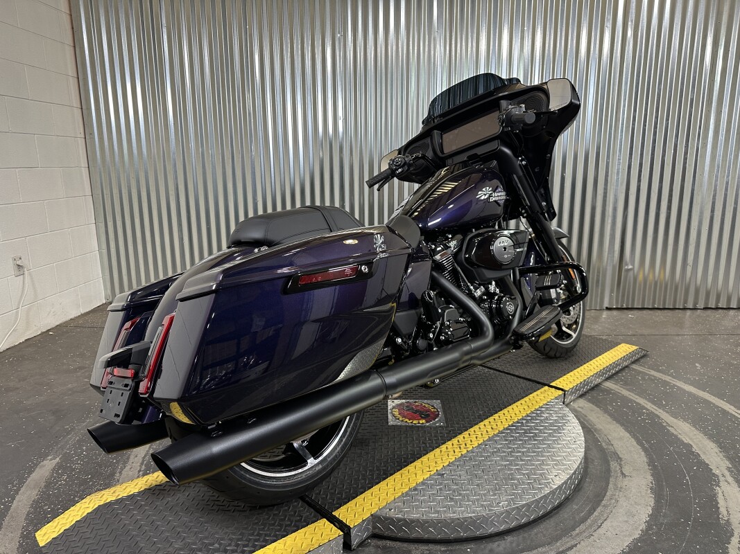 2025 Harley-Davidson Street Glide Mystic Shift - Black Finish - Photo 8