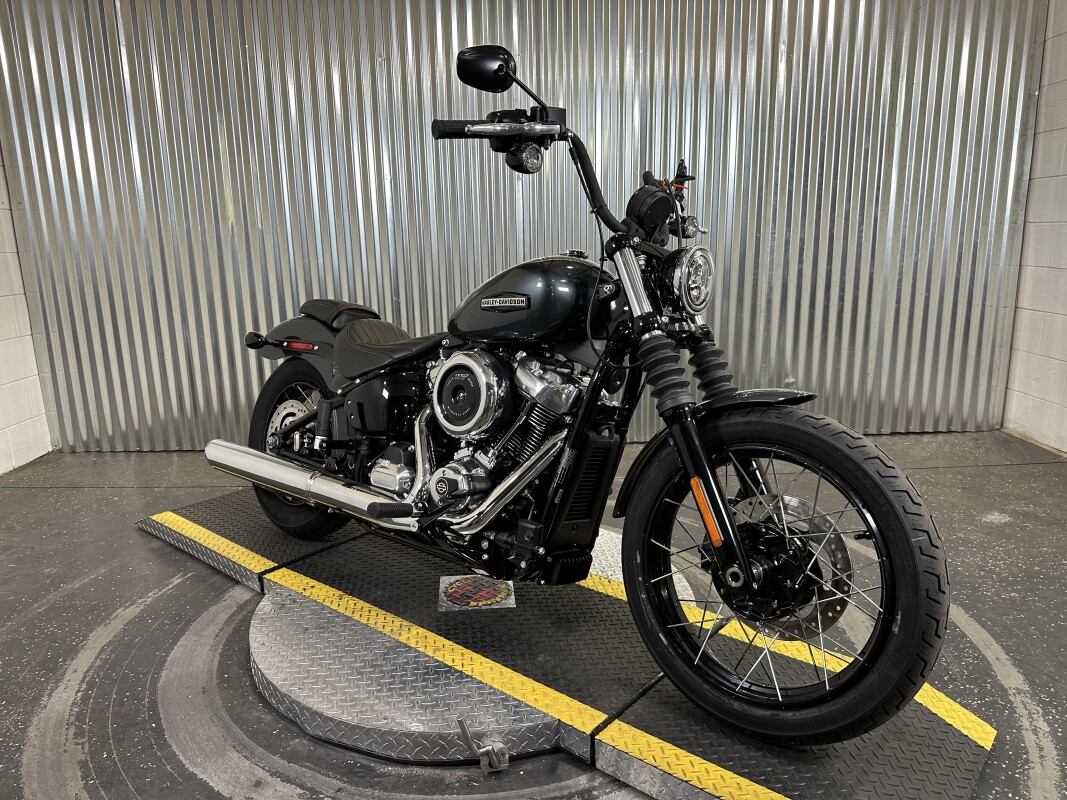 2025 Harley-Davidson Street Bob Iron Horse Metallic w/Spoke Wheels - Photo 2