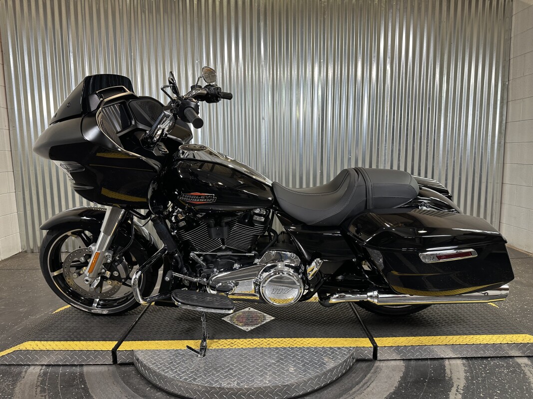 2025 Harley-Davidson Road Glide Vivid Black - Photo 5