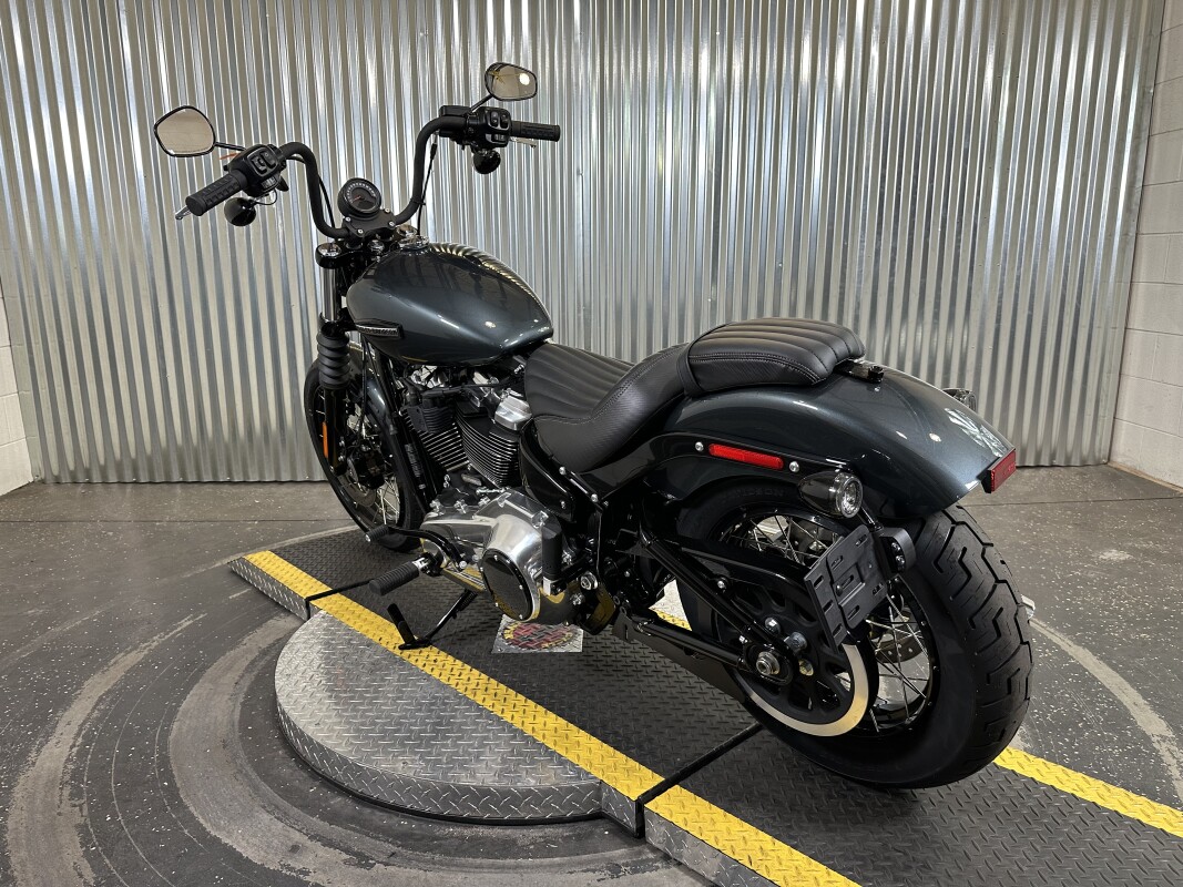 2025 Harley-Davidson Street Bob Iron Horse Metallic w/Spoke Wheels - Photo 6
