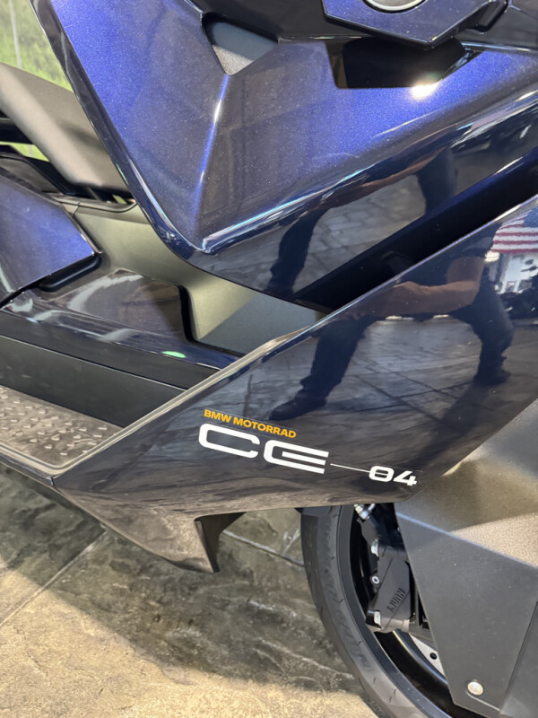 2024 BMW Motorrad CE 04 - Photo 3