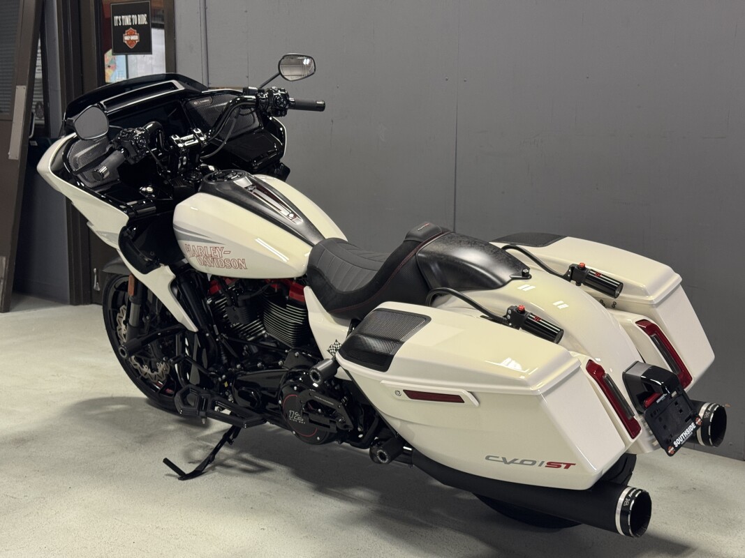 FLTRXSTSE 2024 CVO Road Glide ST - Photo 6