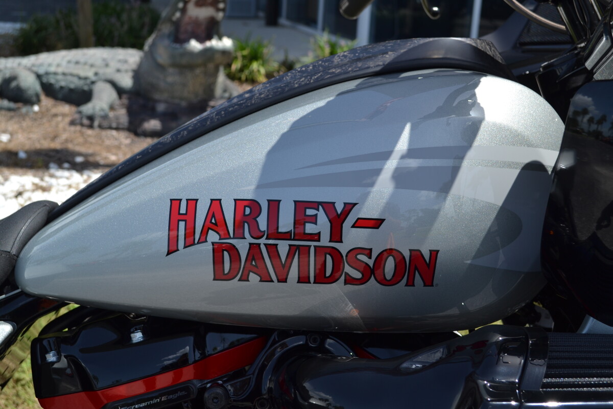FLTRXSTSE 2025 CVO Road Glide ST - Photo 5