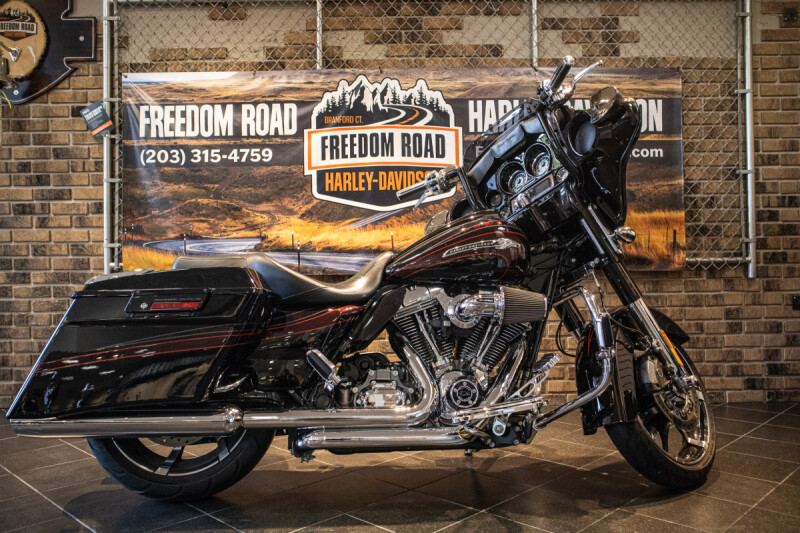 2011 CVO™ Street Glide® (FLHXSE)