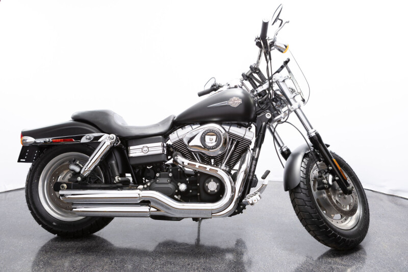 2010 Harley-Davidson<sup>®</sup> Fat Bob® Vivid Black/Black Denim