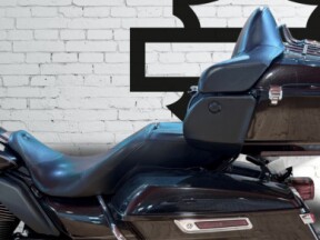 2017 Harley-Davidson<sup>®</sup> Road Glide<sup>®</sup> Ultra Black Quartz thumb 1