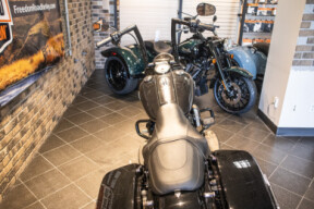 2022 Road King® Special (FLHRXS) thumb 2