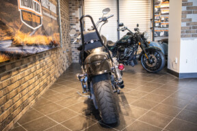 2013 Wide Glide® (FXDWG) thumb 3