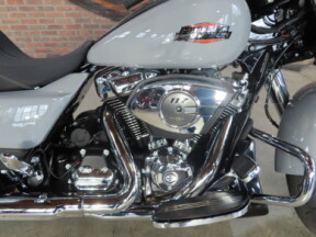 2025 Harley-Davidson® Street Glide® FLHX thumb 2