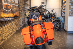2024 CVO™ Road Glide® (FLTRXSE) thumb 2