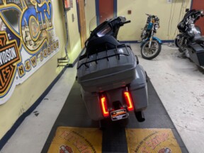 2025 Harley-Davidson® Street Glide® Ultra Billiard Gray - Black Finish thumb 0
