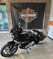 2025 Harley-Davidson® Low Rider® ST FXLRST Vivid Black thumb 3