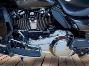 2017 Harley-Davidson<sup>®</sup> Road Glide<sup>®</sup> Ultra Black Quartz thumb 0