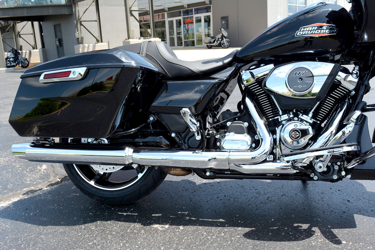 2025 Harley-Davidson Road Glide Vivid Black - Photo 10