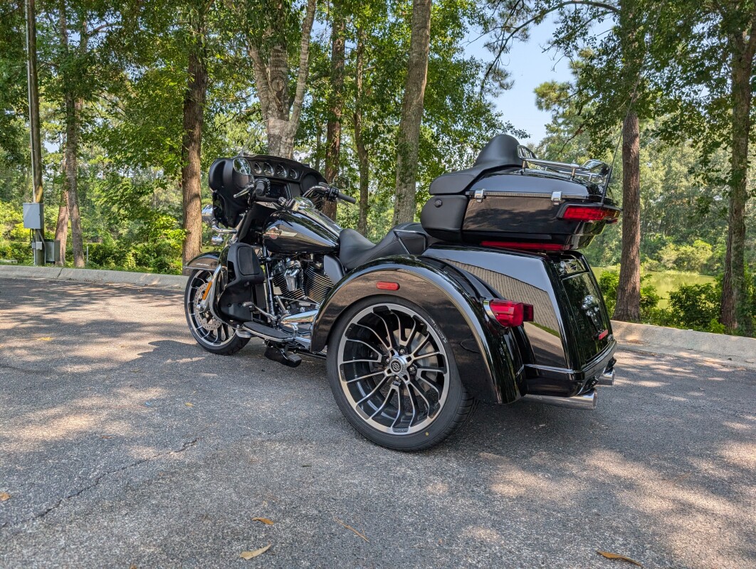 FLHTCUTG 2025 Tri Glide Ultra - Photo 5