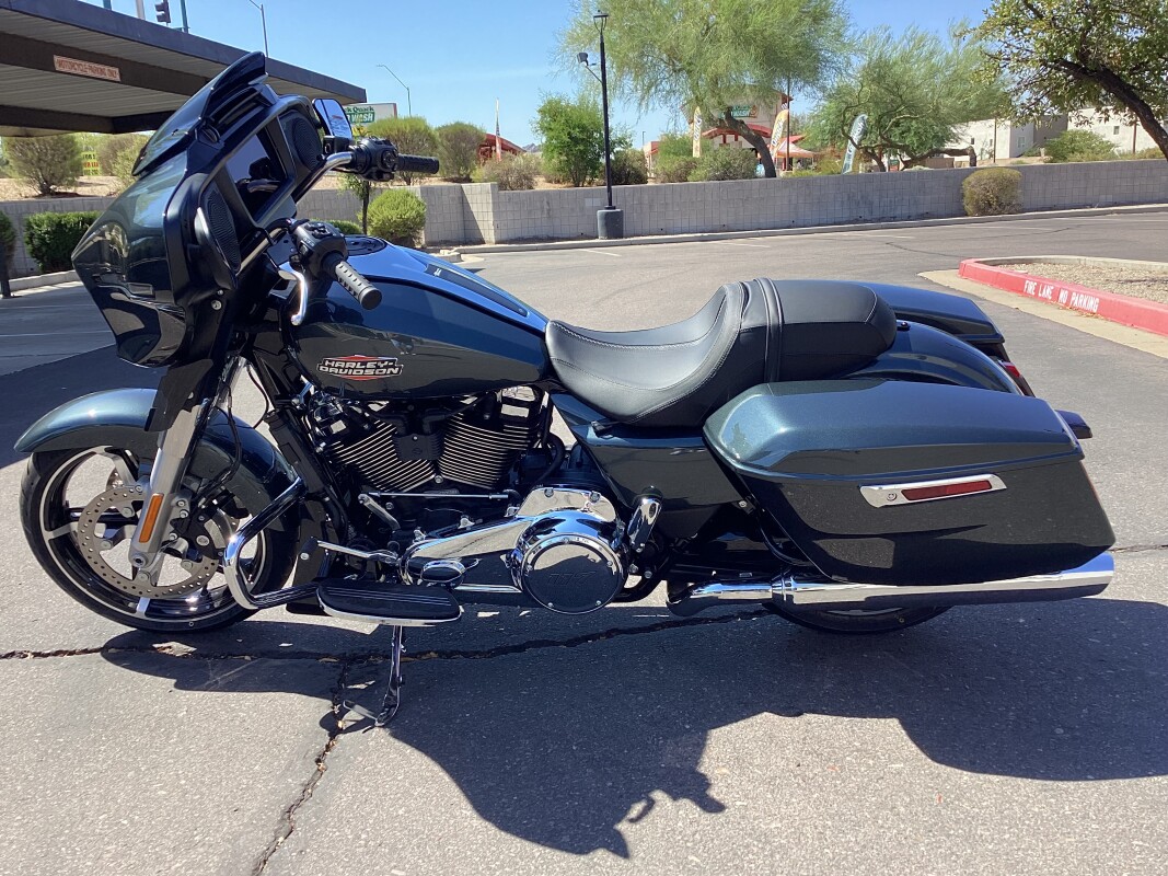 FLHX 2025 Street Glide - Photo 4