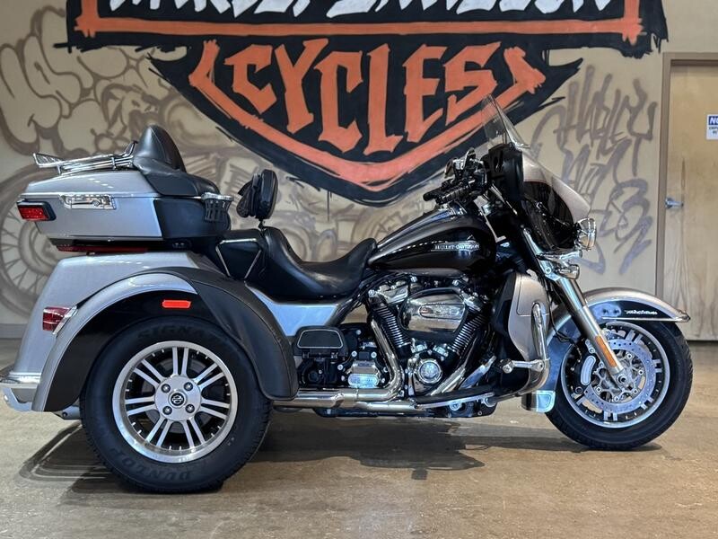 FLHTCUTG 2017 Tri Glide Ultra