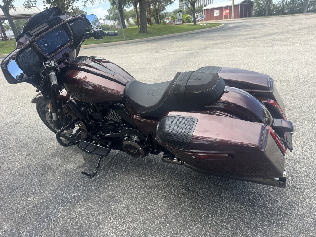 Certified Pre-Owned 2024 Harley-Davidson CVO Street Glide - Photo 4