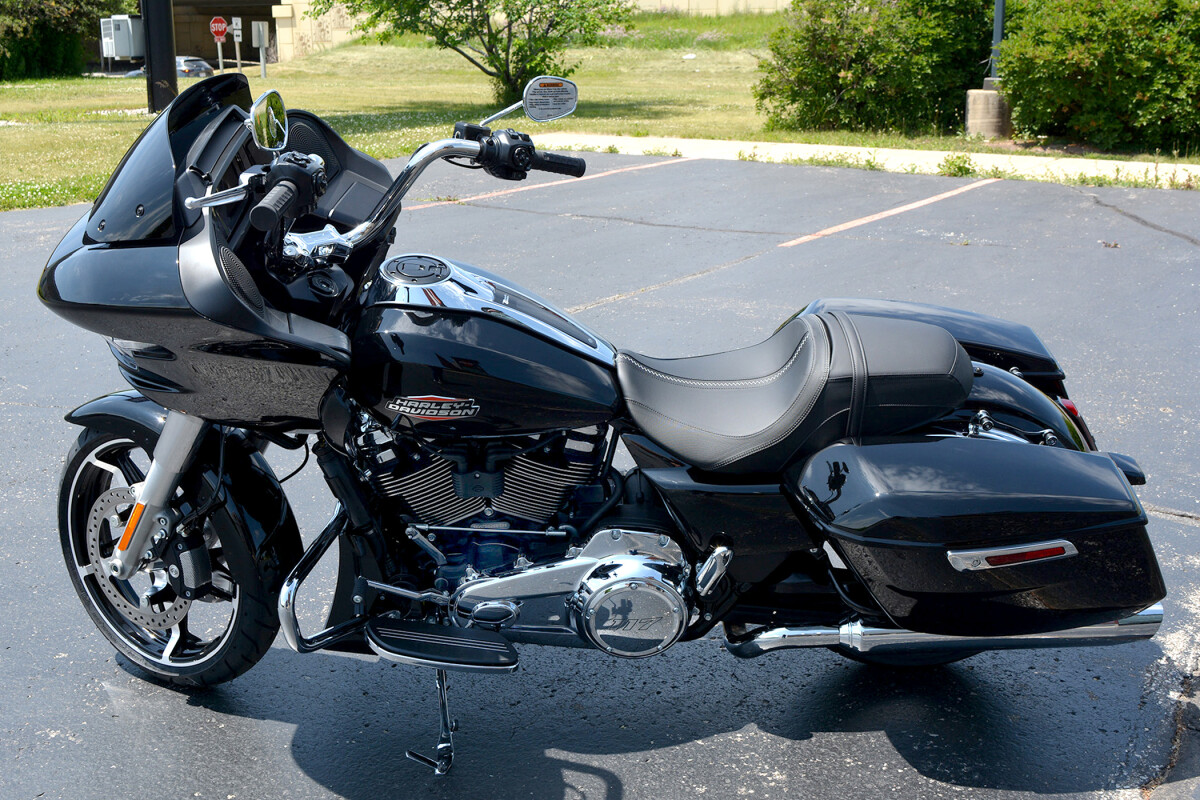 2025 Harley-Davidson Road Glide Vivid Black - Photo 3